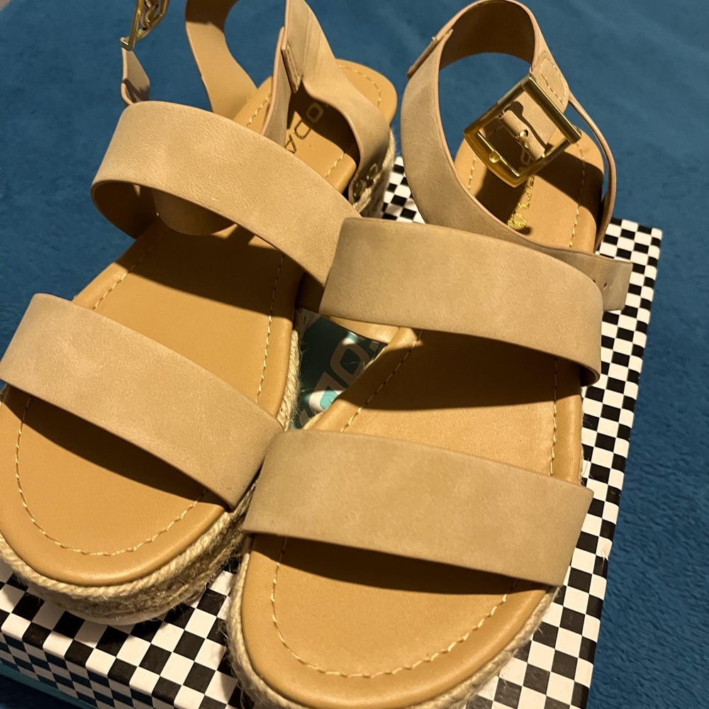 Ladies Soda Bryce-S Sandal in Taupe size 8